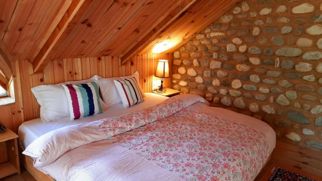 Ishan Log Huts-A Boutique Home Stay Banjar Екстер'єр фото