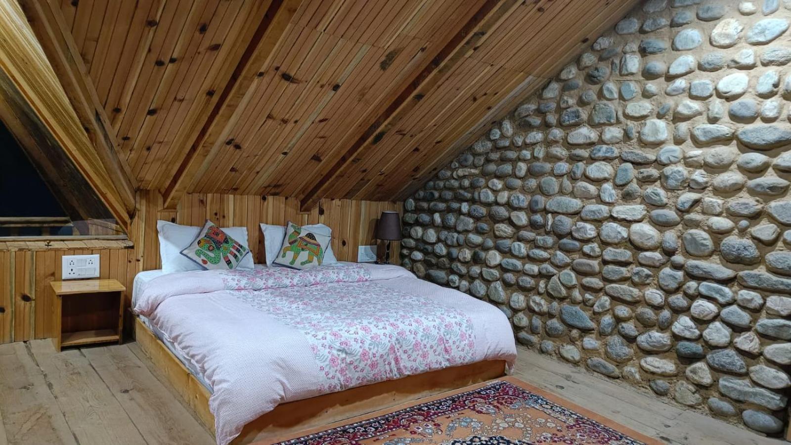 Ishan Log Huts-A Boutique Home Stay Banjar Екстер'єр фото