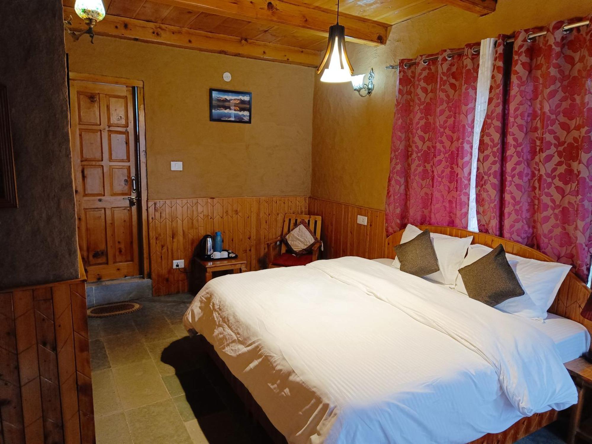 Ishan Log Huts-A Boutique Home Stay Banjar Екстер'єр фото
