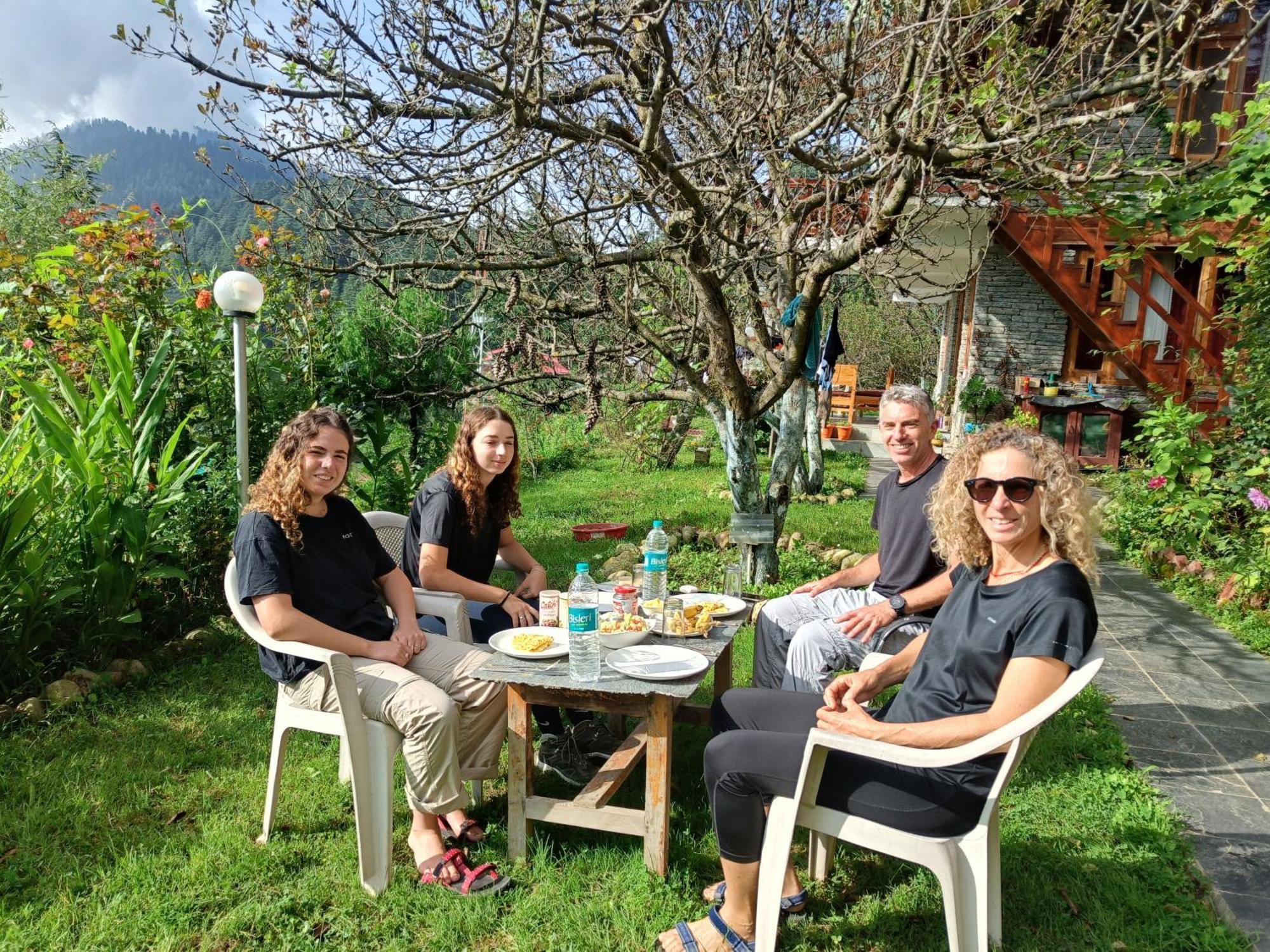 Ishan Log Huts-A Boutique Home Stay Banjar Екстер'єр фото