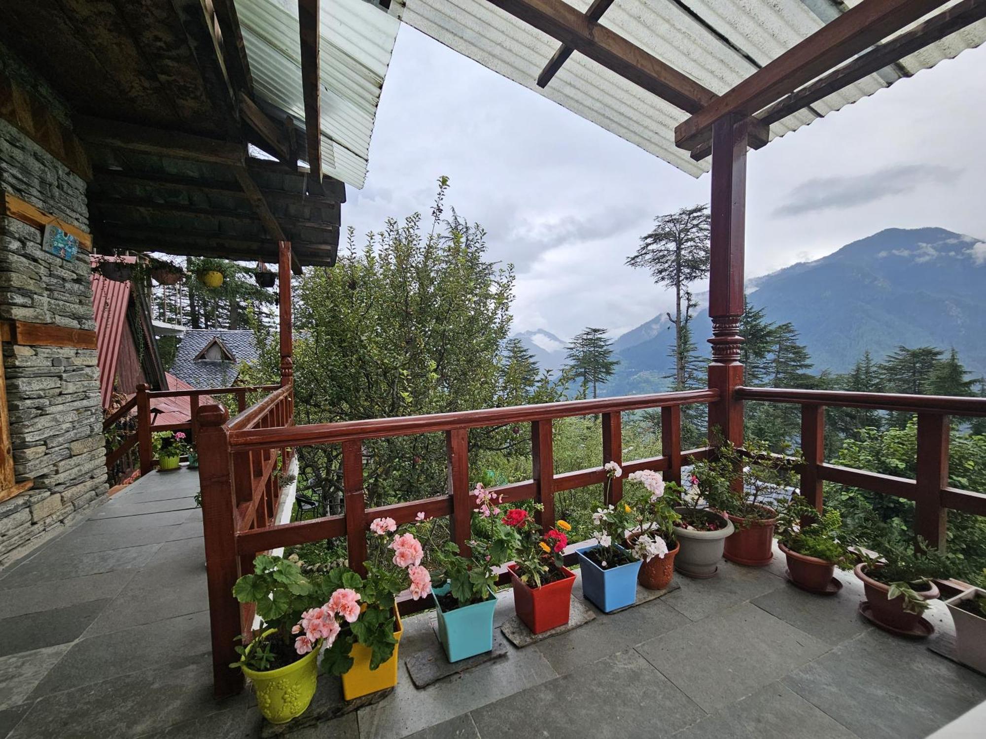 Ishan Log Huts-A Boutique Home Stay Banjar Екстер'єр фото